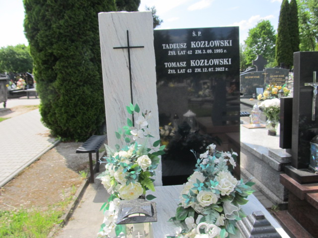 Tomasz Kozłowski 1979 Brzeziny - Grobonet - Wyszukiwarka osób pochowanych