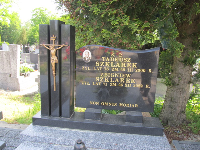 Zbigniew Szklarek 1951 Brzeziny - Grobonet - Wyszukiwarka osób pochowanych