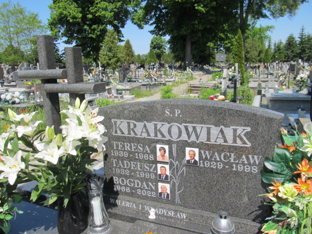 Bogdan Krakowiak 1966 Brzeziny - Grobonet - Wyszukiwarka osób pochowanych